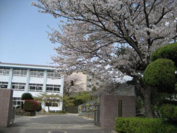  祇園小学校:749m